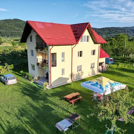 Vila Norina Hotel Oesti-Paminteni Exterior photo